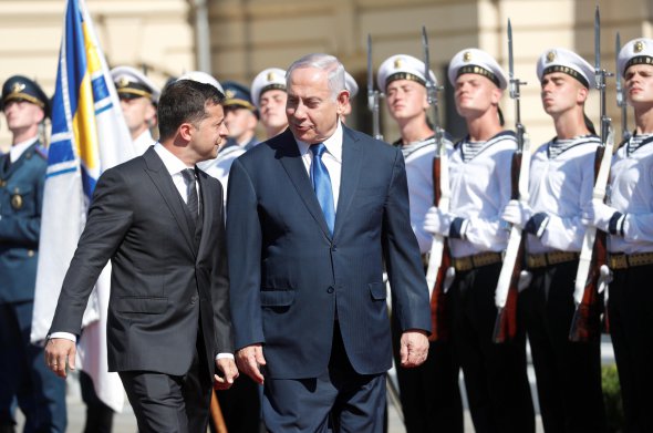 Руководитель израильського правительства приехал в Украину впервые за 20 лет.