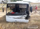 На виїзді із селища Чорнобай на Черкащині зіткнулися легковик і рейсовий автобус. Троє людей загинули, ще 9 - скалічилися
