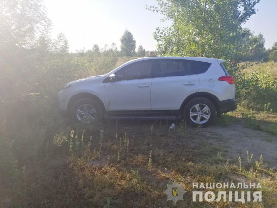 31-летняя Юлия Зайковская и ее мать 53-летняя Надежда Головач выехали на автомобиле из Броваров в направлении столицы 17 августа около 20.00. Полицейские нашли их брошенное авто Toyota Rav4