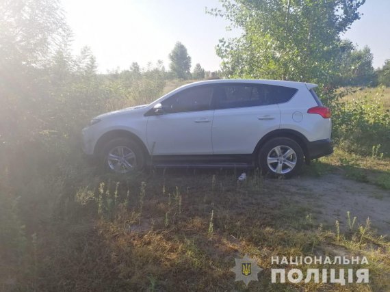 31-річна Юлія Зайковська та її мати 53-річна Надія Головач виїхали на автомобілі з Броварів у напрямку столиці 17 серпня близько 20.00. Поліцейські знайшли їхнє покинуте авто Toyota Rav4. Фото - kv.npu.gov.ua