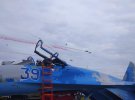 Демонстрационный выступление украинского летчика подполковника Юрия Булавки на боевом истребителе Су-27