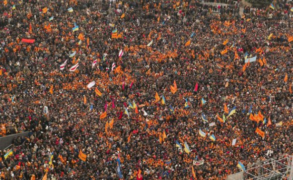 Сотні тисяч людей вийшли проти фальсифікації виборів