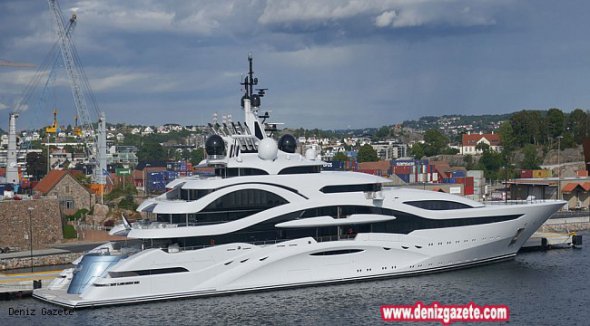 Із яхти зняли маячок стеження