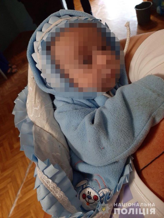 В Каменском на Днепропетровщине в больницу скорой помощи подбросили мальчика возрастом 1,5-2 месяца