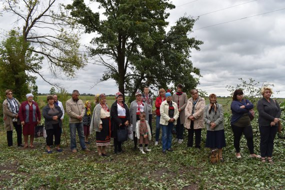 У селі Межове встановили хрест пам'яті жертв голодомору
