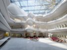 Автором проекту є британська компанія Zaha Hadid Architects, яку заснувала “королева кривої” й перша жінка-лауреатка Прітцкерівської премії Заха Хадід.