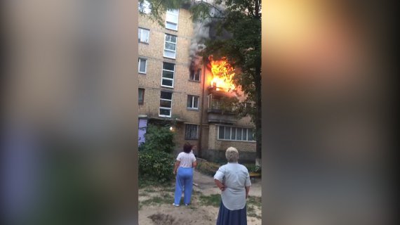 У Києві  під час пожежі в квартирі  5-поверхівки загинула жінка. Ще 2 людей постраждали