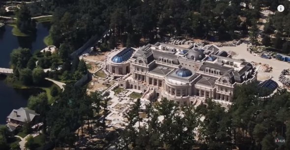 Палац Ахметова имеет 12 тыс. кв. м