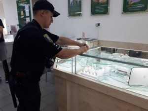 У Києві сталося пограбування ювелірного магазина. Фото: Інформатор