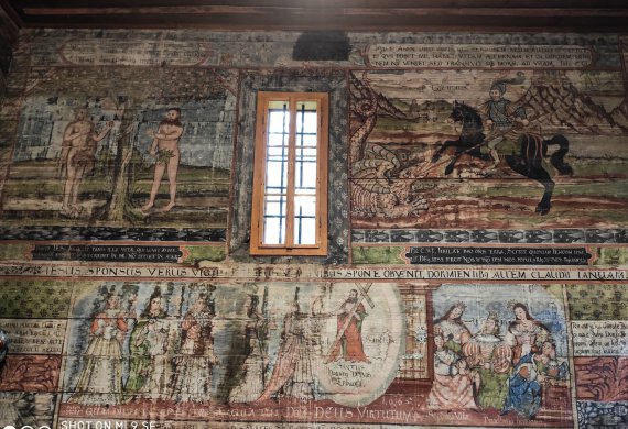 1665 -го в период Реформации ее расписали редкими настенными росписями. 