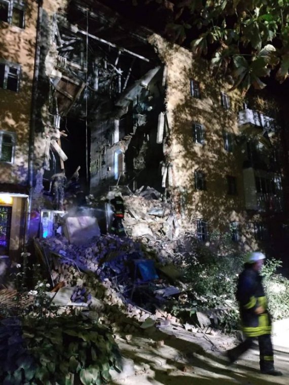 У Дрогобичі на Львівщині стався вибух у 4-поверховому будинку. Є загиблий і травмовані