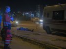У Києві на Окружній дорозі   чоловіка    викинули з машини з перерізаним горлом