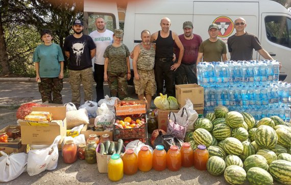 На Схід зібрали багато овочів та фруктів, інші подарунки