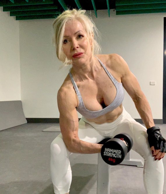 Заниматься фитнесом Лесли начала в 48 лет