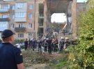 На вул. Грушевського, 101 у Дрогобичі стався обвал під'їзду 4-поверхового будинку. 8 людей загинули, серед них 5-річний хлопчик
