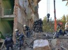 На вул. Грушевського, 101 у Дрогобичі стався обвал під'їзду 4-поверхового будинку. 8 людей загинули, серед них 5-річний хлопчик