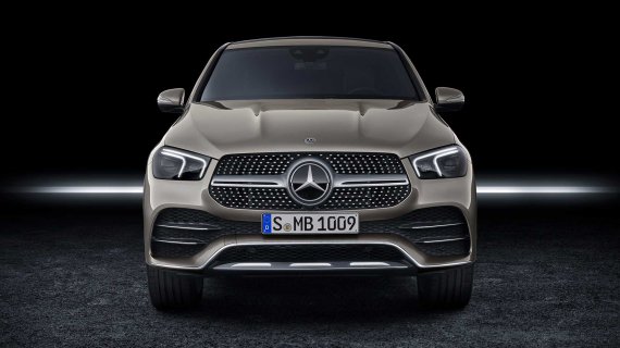 Mercedes випустив дві нові версії моделі кросовера GLE