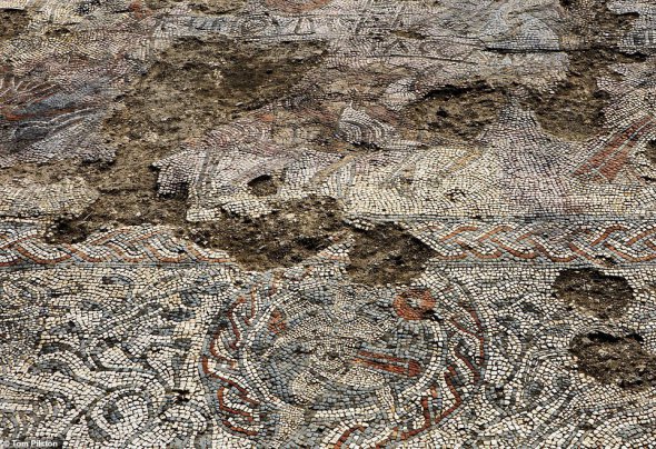 У Великій Британії знайшли 1600-річну римську мозаїку з грецьким міфологічним сюжетом 