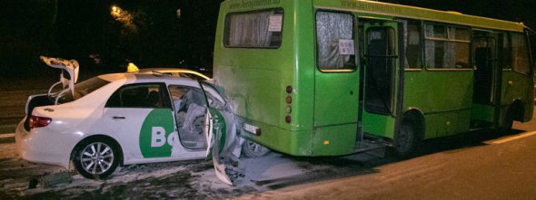 В Киеве на Харьковском шоссе в автобус влетели «Жигули» и Toyota