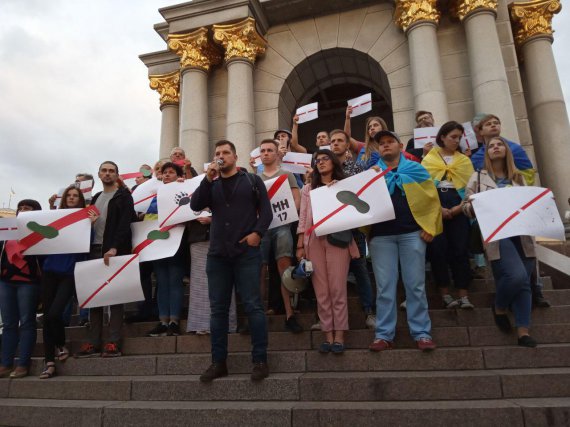 На Майдані Незалежності протестують через звільнення бойовика ДНР Володимира Цемаха. Фото: Софія Староконь