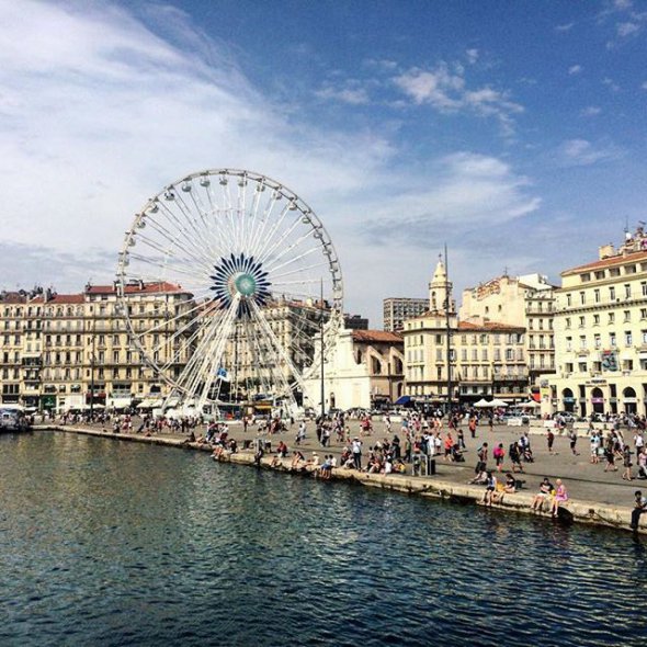 У державних закладах може знайтись всього одна людина, яка на базовому рівні буде розуміти та говорити англійською.