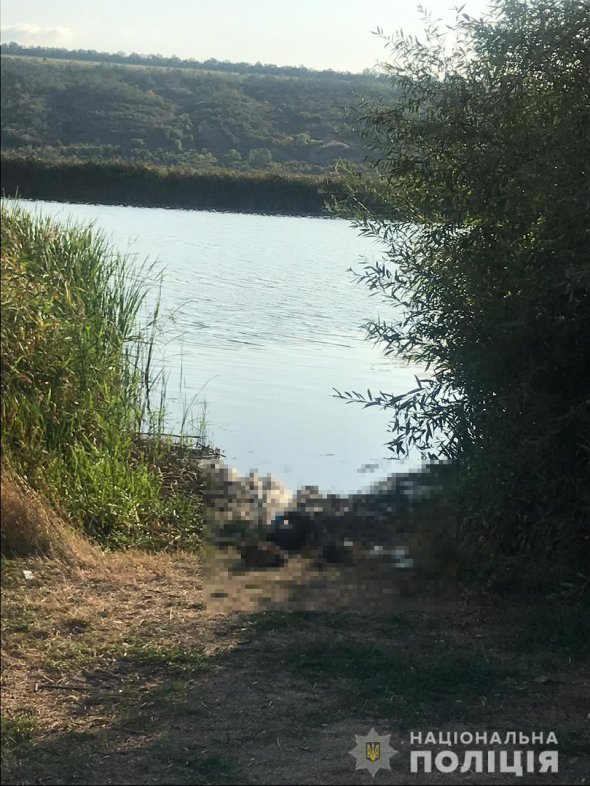 На берегу реки Южный Буг в Николаевской местные жители нашли убитым неизвестного мужчину