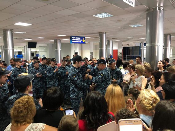 Полонені моряки отримали військові нагороди