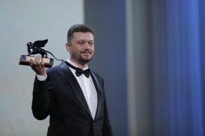 Режисер драми "Атлантида" Валентин Васянович отримав нагороду Венеційського кінофестивалю за найкращий фільм у конкурсній програмі «Горизонти»