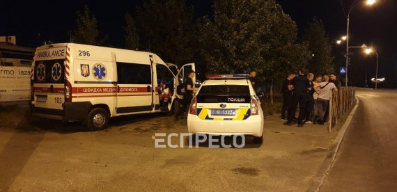 У  Дарницькому районі столиці   посеред вулиці раптово помер чоловік. Мав розбите обличчя і зламаний ніс