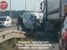 На Кільцевій дорозі Броварів  біля Києва водій мінівена на повному ходу влетів у вантажівку і загинув