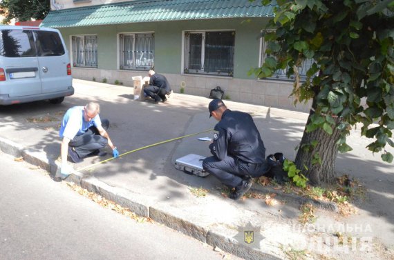 У   Житомирі  невідомі напали на інкасаторське авто.  Поранено поліцейського