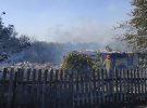 На околиці села Заріччя у Коростенському районі Житомирської області згоріли 8 старих дерев'яних будівель, з яких 2 - житлові будинки.  Постраждала одна людина
