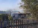 На околиці села Заріччя у Коростенському районі Житомирської області згоріли 8 старих дерев'яних будівель, з яких 2 - житлові будинки.  Постраждала одна людина