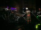 На ул. Срибнокильской, 20 в Киеве горели автомобили BMW 520d, Hyundai i20 и Toyota Corolla, а также температура повредила Volvo S80