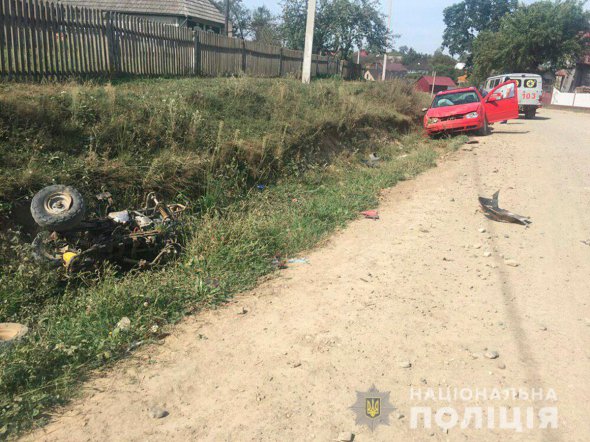 В поселке Красноильск Черновицкой области в аварии погиб 8-летний мальчик. Его за рулем квадроцикла сбил автомобиль Volkswagen