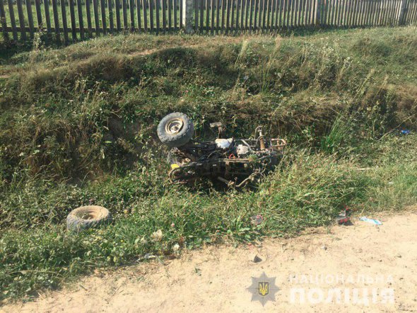 В поселке Красноильск Черновицкой области в аварии погиб 8-летний мальчик. Его за рулем квадроцикла сбил автомобиль Volkswagen