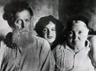 Родители Александра Довженко с его сестрой Полиной