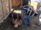 У Ірпіні на Київщині підозрюваний у злочині забарикадувався в будинку і кинув у поліцейських дві гранати