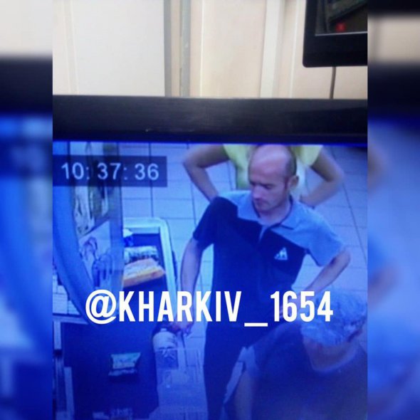 Можливого підозрюваного в зґвалтуванні  зафіксували камери спостереження в магазині