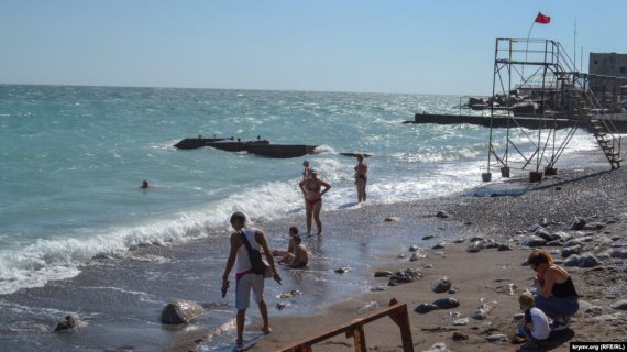 Шторм на черноморском побережье длится почти неделю