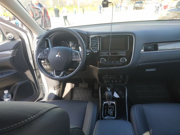 Салон Mitsubishi Outlander