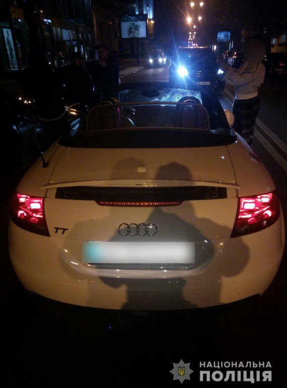 На вулиці Сумській в Харкові  23-річна водійка на  Audi збила  4-х жінок на тротуарі