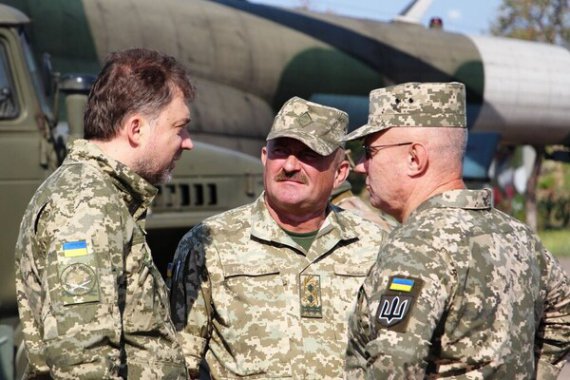 Слева - министр обороны Андрей Загороднюк, командующий ОС Владимир Кравченко, начальник ГШ ВСУ Руслан Хомчак