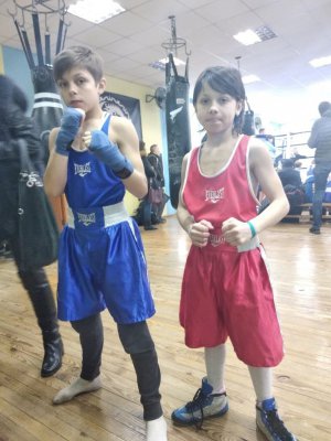 Одеситка Валерія Лактіонова позує із братом Георгієм (на фото ліворуч) під час тренувань із боксу. Хлопець намагався відстояти сестру, коли її хотіли забрати до притулку соціальні працівники