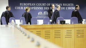 Судді Європейського суду заходять до судової зали на початку слухань у справі України проти Росії щодо порушень прав людини в Криму. 11 вересня 2019 року, Страсбург, Франція