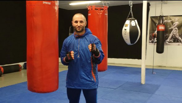 Дмитро Єременко в вільний час бере участь в змаганнях з боксу і тренує юніорів.