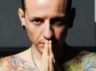Честер Беннінгтон (1978-2017). 20 липня 2017 року вокаліст групи Linkin Park повісився у своєму будинку в Лос-Анджелесі. За два місяці до своєї смерті в одному з інтерв'ю він сказав: «Я прийшов до такого моменту в житті, коли подумав: «Я можу здатися і, чорт візьми, померти, або ж я буду боротися за те, чого я хочу. Я вирішив битися».