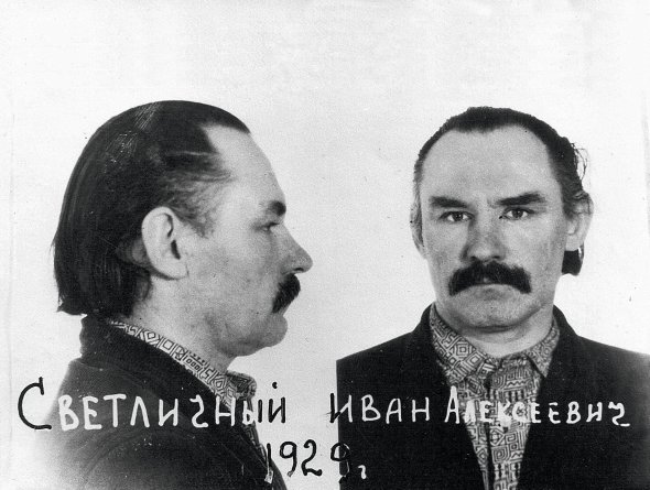 Фото з кримінальної справи Івана Світличного. 1972-го його арештували після зустрічі з громадянином Бельгії українського походження Ярославом Добошем у Києві. Той зателефонував і запропонував побачитись. Добоша затримали як ”агента іноземної розвідки”. Змусили зізнатися у співпраці з українцями, які нібито ведуть антирадянську агітацію