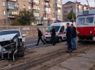 В Дніпрі авто виїхало на трамвайну колію.