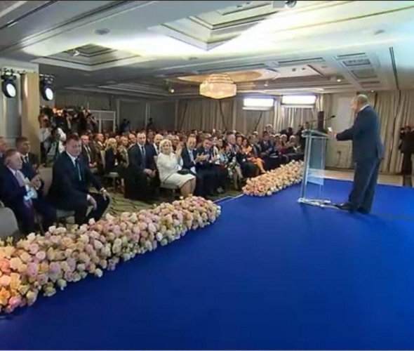Путін виступає на прес-конференції у Москві